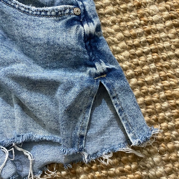 light wash high rise denim shorts - Picture 3 of 4